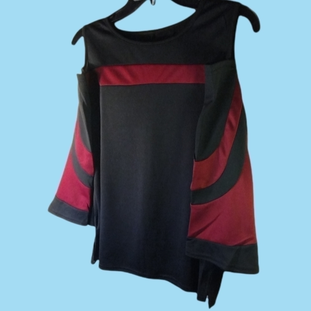 𝅺nwot classy chic cold shoulder blouse. 3/4 sleeves. Size 2XL​​​​​​